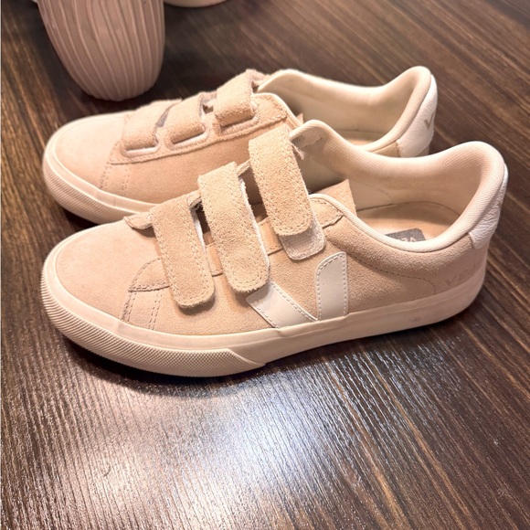 VEJA Recife Suede Velcro Sneakers (size 36, US 5) - Picture 2 of 4